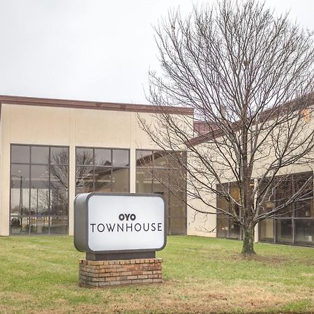 Отель Oyo Townhouse Owensboro West Экстерьер фото