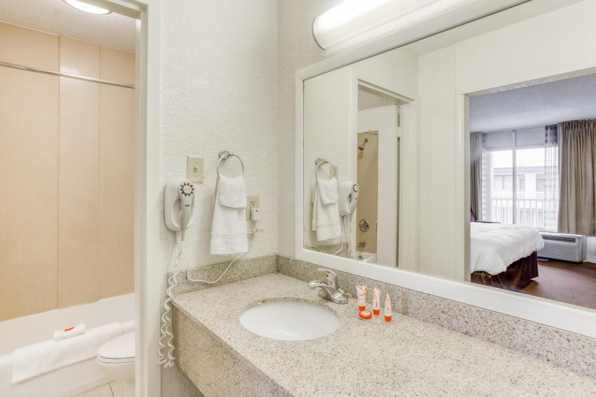 Отель Oyo Townhouse Owensboro West Экстерьер фото