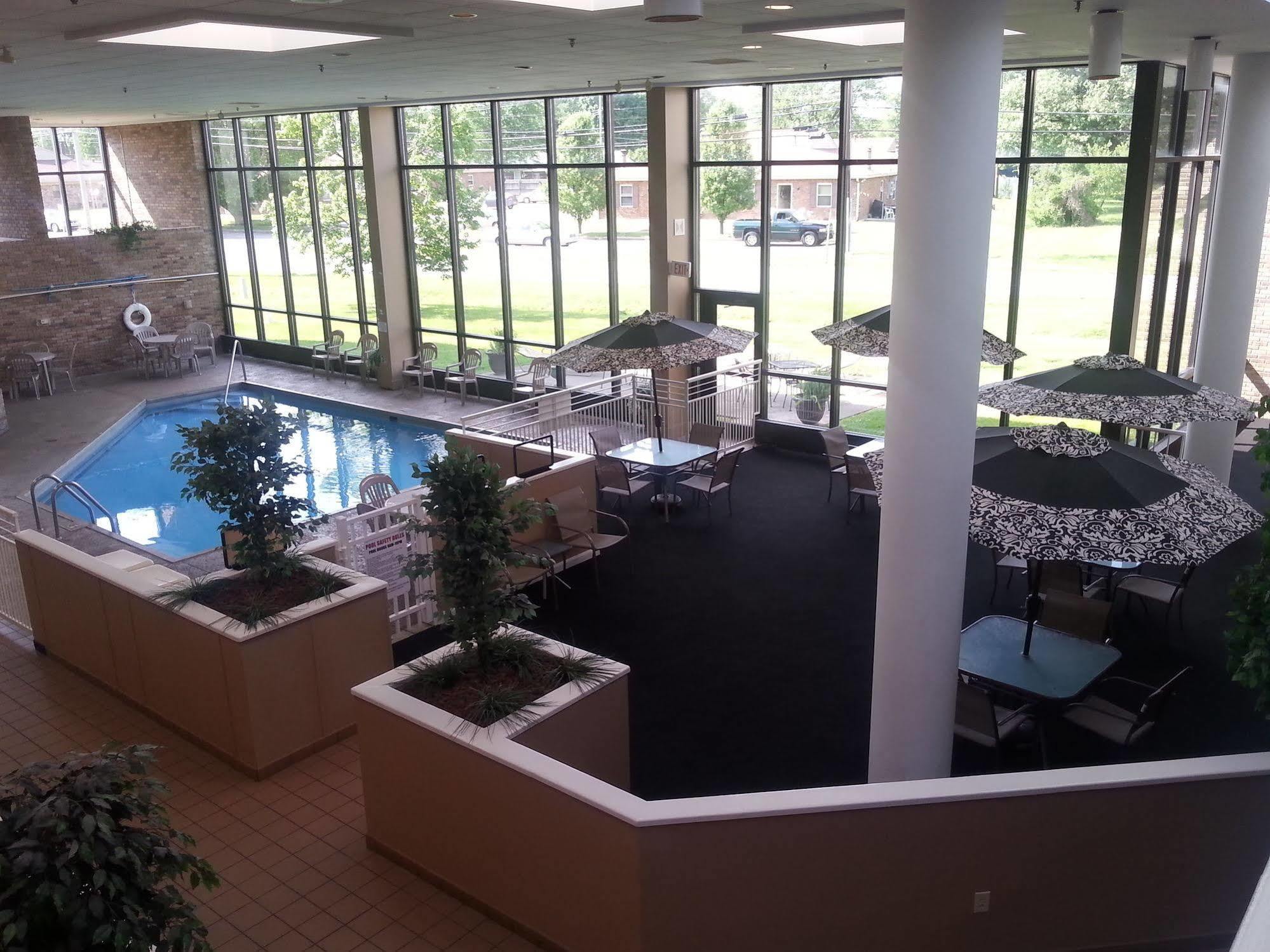 Отель Oyo Townhouse Owensboro West Экстерьер фото